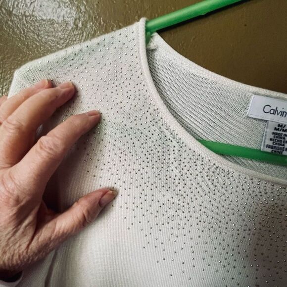 Calvin Klein size M cream and gold lightweight sweater. - Picture 6 of 7